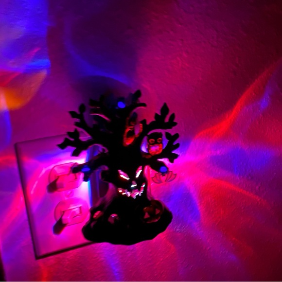 BATH AND BODY WORKS HAUNTED MONSTER TREE PROJECTOR NIGHTLIGHT WALLFLOWER PLUG - Picture 6 of 9